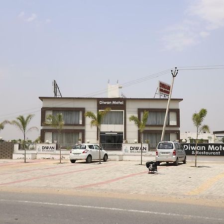 Diwan Hotel And Restaurant Surkhi Exteriör bild