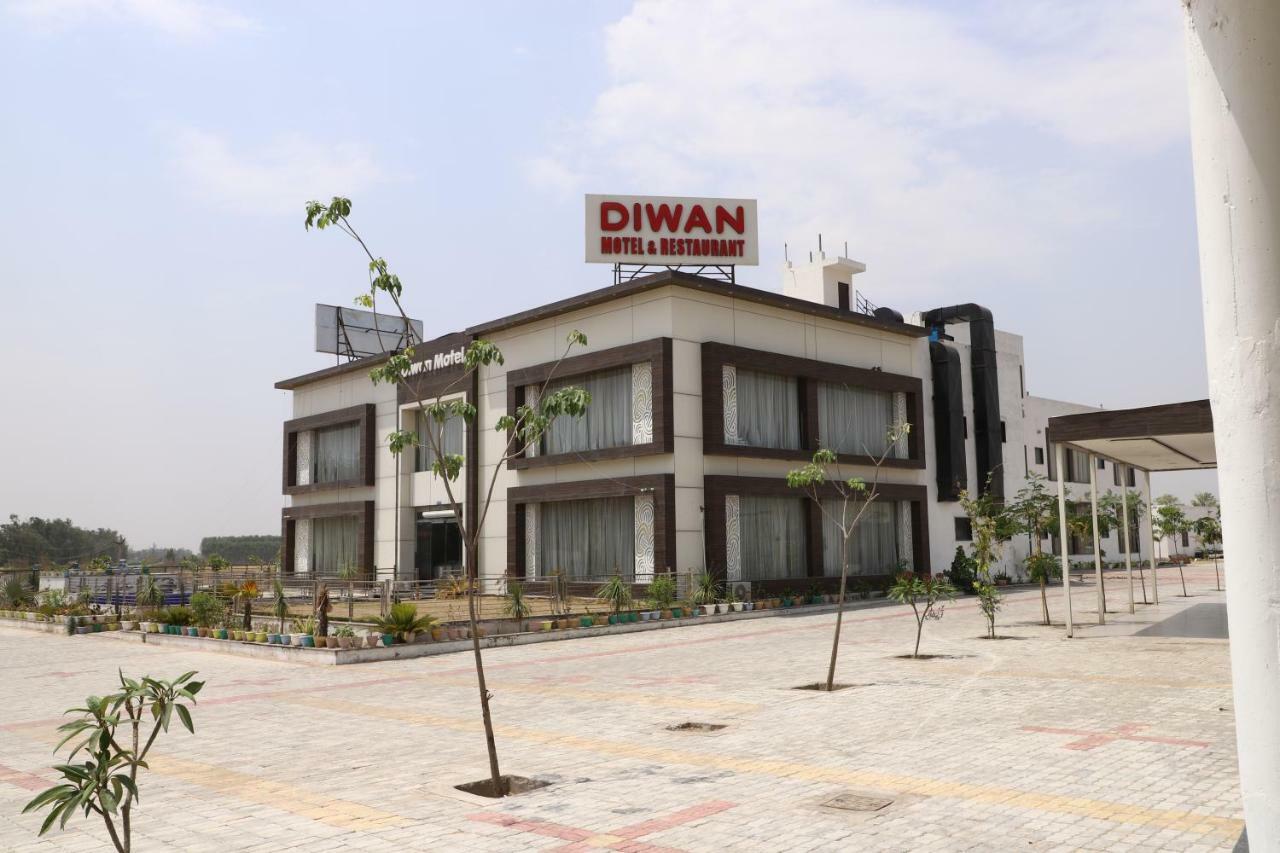 Diwan Hotel And Restaurant Surkhi Exteriör bild